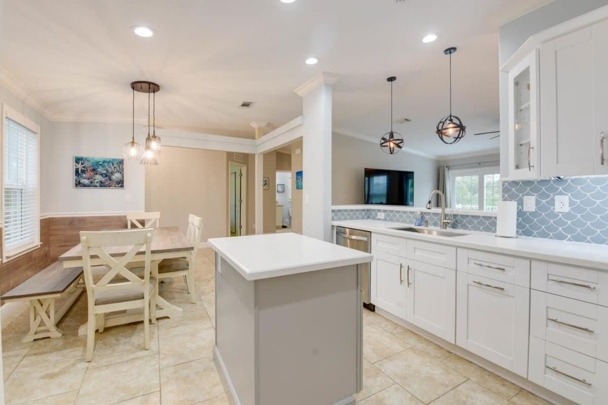 Loggerhead Lagoon - Modern Waterfront Home Pirates Cove Экстерьер фото